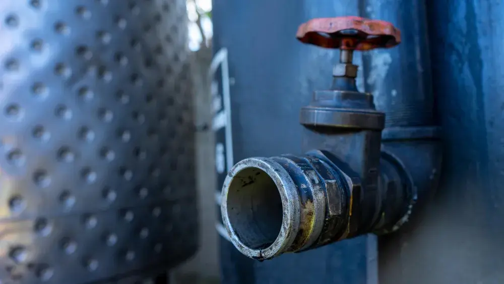 Válvulas e Conexões de Aço Inox e Carbono no RJ: segurança e eficiência em sistemas industriais